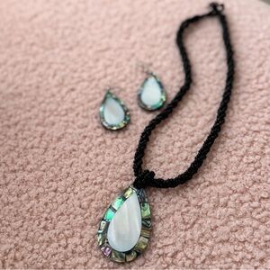 Teardrop Paua Abalone Mother of Pearl Shell Black Beads Necklace Earrings Set